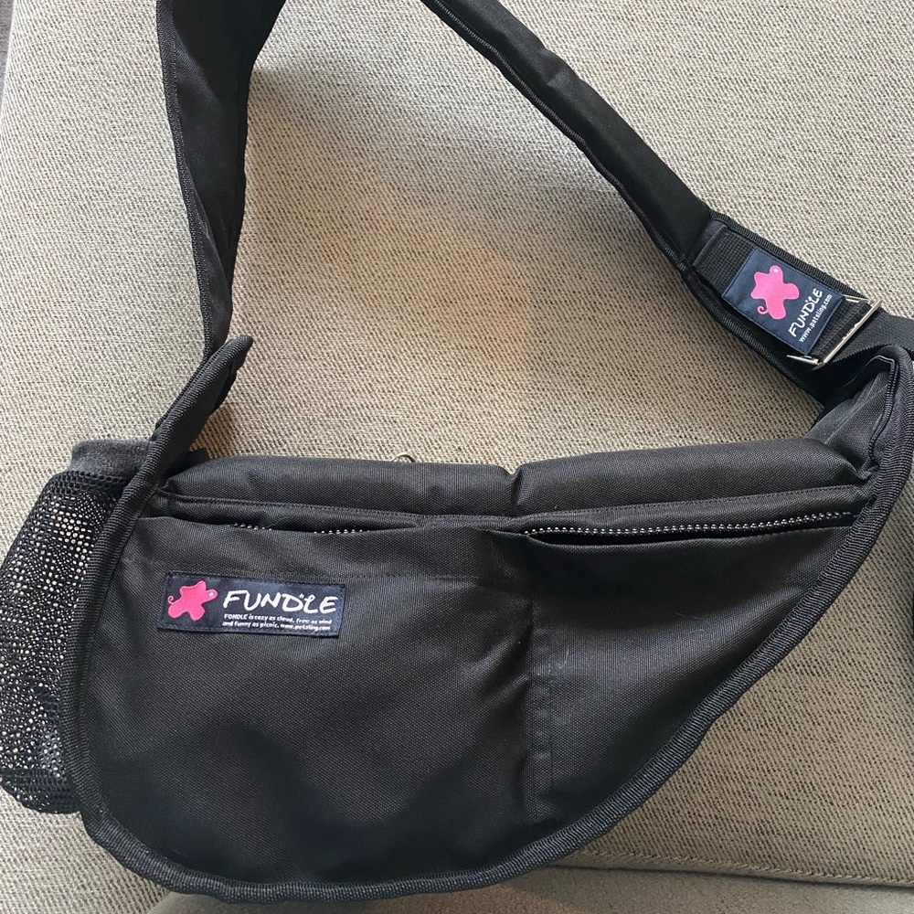 Fundle Black Pet Carrier Bag (size mini, for small dogs)
